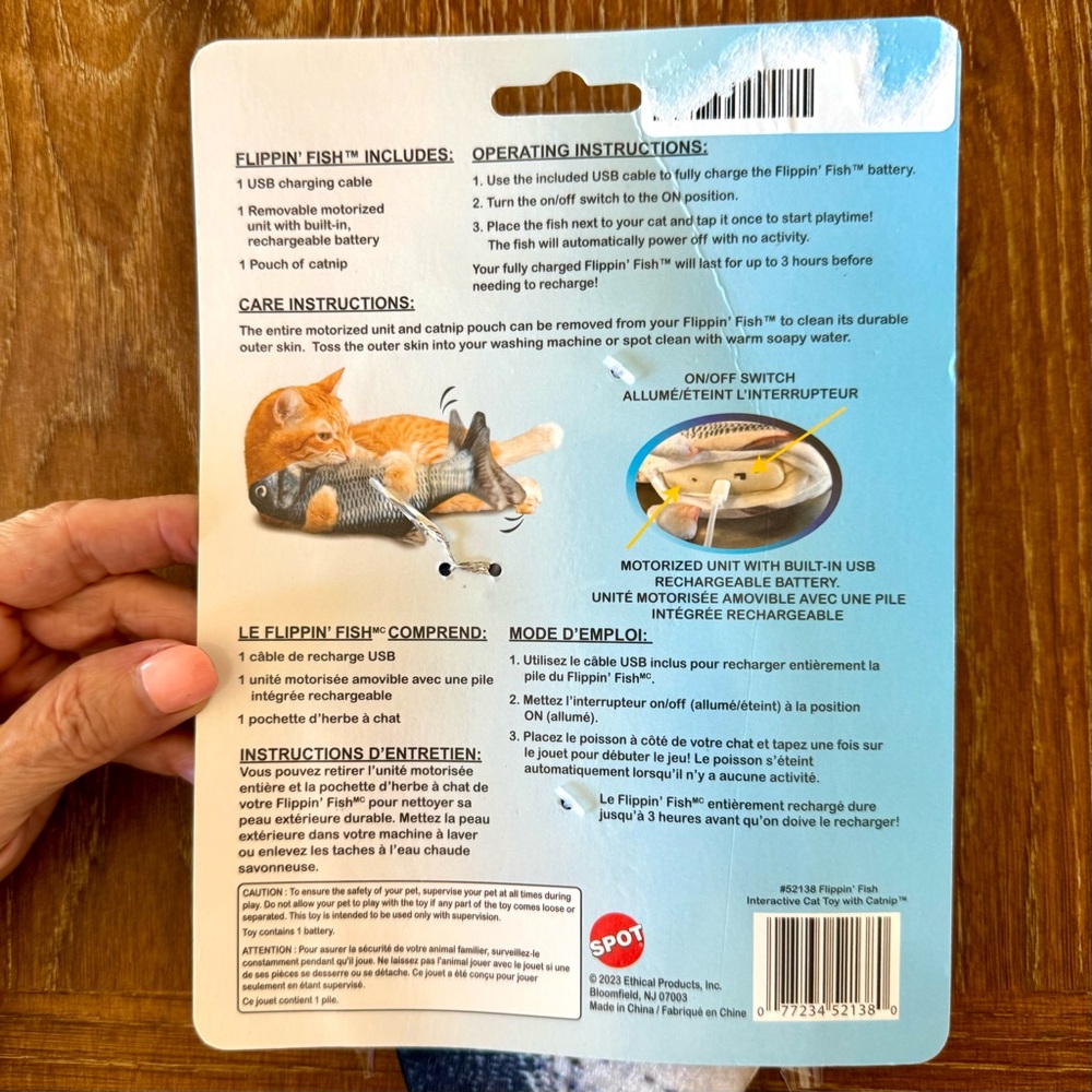 Spot Flippin’ Fish battery operated wiggly catnip toy - Picture 5 of 7